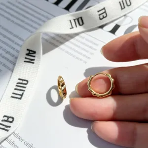 Minimalistische S925 Sterling Silber Wellen-Creolen mit Goldbeschichtung für Alltag