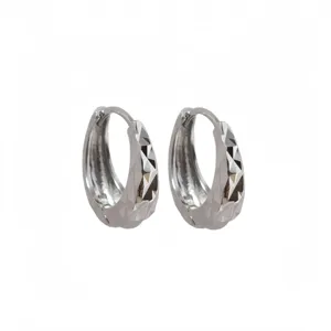 Elegantes pendientes de aro de plata de ley S925 con textura facetada para mujer