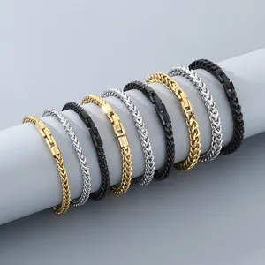 Elegante pulsera de cadena de metal minimalista con cierre giratorio en oro plata y negro.