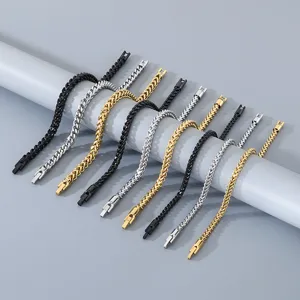 Vista detallada de elegantes pulseras de metal trenzado negro plata oro para hombre mujer.