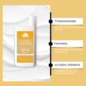 Vista dettagliata degli ingredienti e della consistenza della crema per la protezione UV.