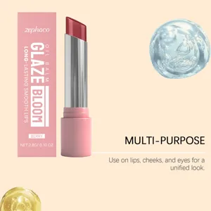 Λεπτομερές κοντινό πλάνο του lip balm Zephoco με απαλή υφή και κομψή συσκευασία.