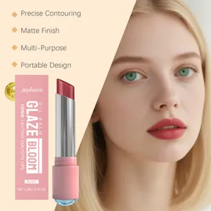 Λεπτομέρεια προϊόντος lip balm Zephoco Glaze Bloom με απόχρωση μούρων και απαλή υφή.