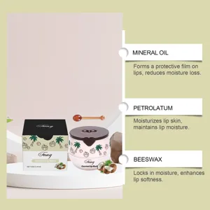Detalle de mascarilla labial de coco con cera de abeja para unos labios suaves y nutridos.