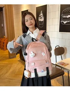 Jeune femme asiatique portant un sac à dos d'étudiant rose et blanc de grande capacité