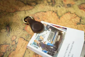 Genuine leather magnetic bookmark clip portable vintage hat clip multi-functional holder