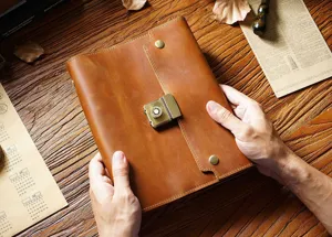 A5 Vintage Echtleder Notizbuch mit Zahlenschloss, Retro Business Tagebuch Kalender lose Blätter.