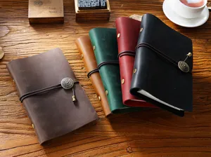 Vintage handgemachtes echtes Leder A6 Ringbuch Notizbuch mit Riemenverschluss und Metall.