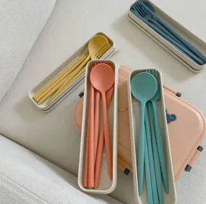 Set di posate portatili in paglia di grano con cucchiaio forchetta bacchette per scuola ufficio