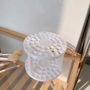 Portapennelli da trucco in plastica bianca con fori multipli per cancelleria e cosmetici.