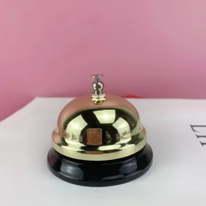 Clásico timbre de escritorio de metal dorado para mostrador, aula y juegos de mesa.