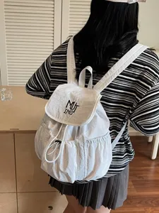 Stilvoller weißer Nylon-Rucksack mit Kordelzug und MUTING-Stickerei für Reisen