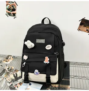Sac à dos décontracté noir et beige de grande capacité avec jolis écussons de dessin animé