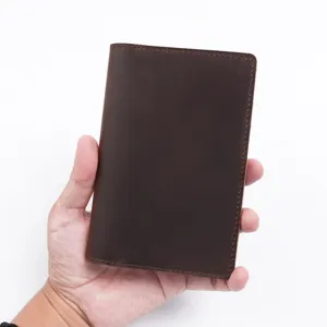 Handgemachte dunkelbraune Leder Notizbuch Hülle Detailansicht, Vintage Reisetagebuch.