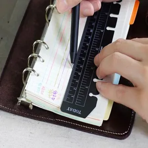 Règle marque-page pour agenda à 6 trous pour carnets A5 A6 A7 vue détaillée.
