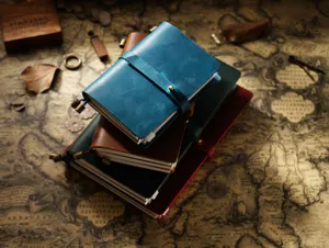 Carnet de notes en cuir vintage avec fermeture à lanière couverture agenda vue détaillée