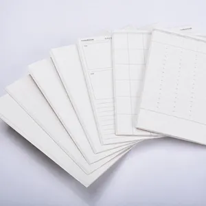 Vista detallada de cerca de páginas interiores de cuaderno papel de recambio rejilla.