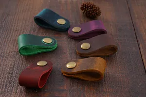 Organisateur de câble en cuir véritable bouton-pression enrouleur sangle vue détaillée