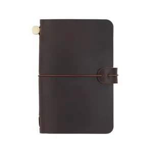 Cuaderno de viajero de cuero marrón vintage con banda elástica y cierre para escribir.