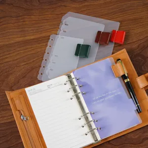 Leren ringband notitieboekje met matte PP indexverdelers en handige penlus planner