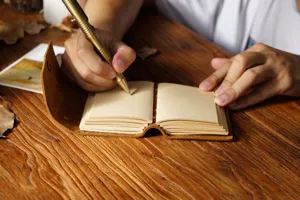 Carnet de notes vintage en cuir format poche, mini journal fait main pour ecriture et voyages.