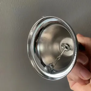 Campana de mano de metal restaurante escuela clase juego concurso sonido claro acabado brillante.