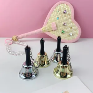 Campana de metal llavero pequeña campana dorada y plateada colgante de bolso lindo