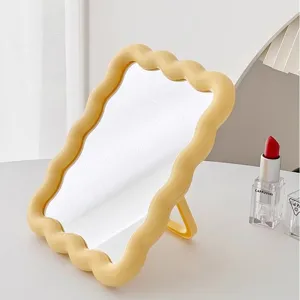 Espejo de maquillaje de escritorio ondulado lindo espejo de tocador portátil oficina