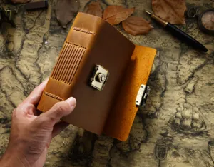 Vintage Leder Notizbuch mit Schloss, handgemachtes Rindsleder Tagebuch für Damen und Herren.