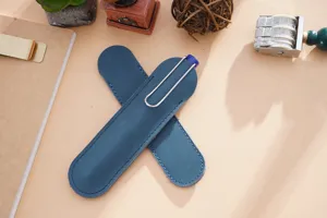 Handgemachte blaue Leder Stifthülle mit silbernem Clip, tolle Vintage Einzeltasche als Geschenk.