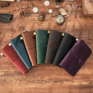 Cuaderno de viaje de cuero vintage set en varios colores, diario hecho a mano.