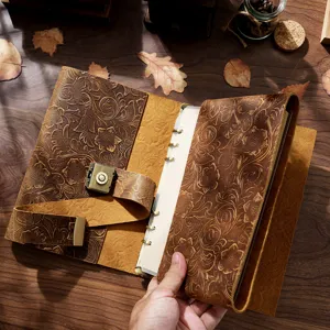 Cuaderno vintage de cuero auténtico A5 con cerradura de combinación y diario grabado en relieve.
