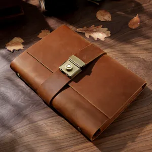 Cuaderno vintage de cuero genuino con cerradura de combinación, diario retro A5 para notas.