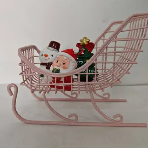 Mini roze ijzeren kerstslee met schattige kerstman sneeuwman en boom beeldjes decor
