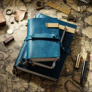 Carnet de voyage en cuir bleu vintage housse de journal intime avec clip et sangle.