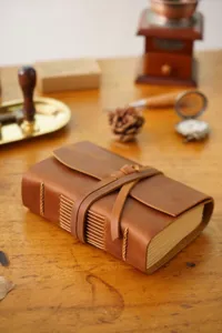 Taccuino in pelle vintage fatto a mano, diario retro spesso per regali e scrittura.