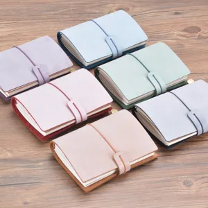 Set di mini taccuini da viaggio in pelle colorata, perfetti per la pianificazione quotidiana.