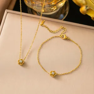 Set Collana Bracciale Orecchini a Bottone Camelia in Acciaio Inossidabile di Lusso Gioielli in Strass Oro per Donna