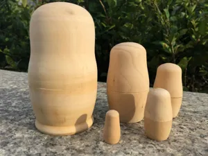 Set de muñecas rusas de madera sin pintar de 5 piezas para proyectos de manualidades de bricolaje.