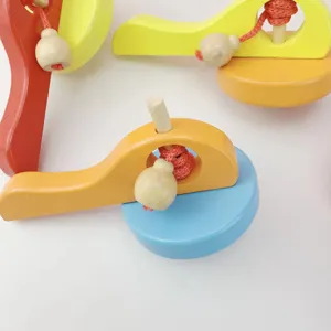 Juguete de peonza de cuerda de madera para niños, juguete educativo tradicional.