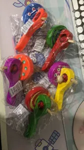 Peonza de madera de colores con cuerda, juguete educativo tradicional para niños set
