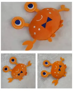 Plush crab dog toy, cute squeaky interactive pet chew toy made of super soft crystal fabric.