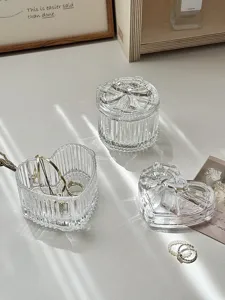 Transparente Glas Herz Aufbewahrungsbox Detail, elegantes Schleifen Design, Tisch Deko.