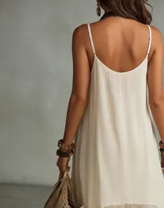 Robe nuisette unie bohème design col U décontracté, parfaite pour le style vacances plage.
