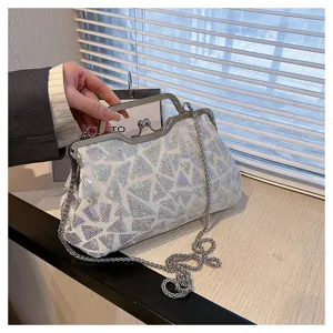 Detail view of a sparkling silver sequin evening bag with elegant metal kiss-lock clasp