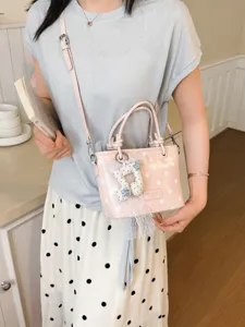 Süße rosa gepunktete Beuteltasche mit Noten-Anhänger und Spitzendetails für Damen