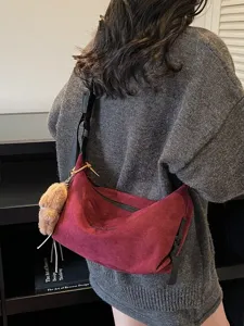 Sac à Épaule en Cuir PU Givré Vintage pour Femmes Sac Décontracté de Forme de Ravioli Avec Pendentif Ours Sac Bandoulière Rétro
