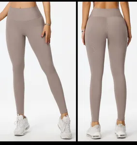 Vista dettagliata di leggings da yoga a vita alta senza cuciture con vestibilità modellante.