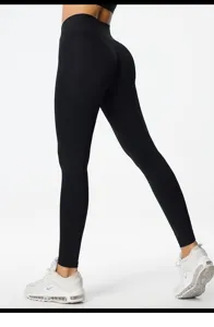 Vista posteriore dettagliata di leggings neri senza cuciture a vita alta con effetto push up.