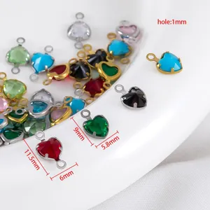 Gekleurde glazen hartjes hangers van roestvrij staal met exacte afmetingen voor sieraden